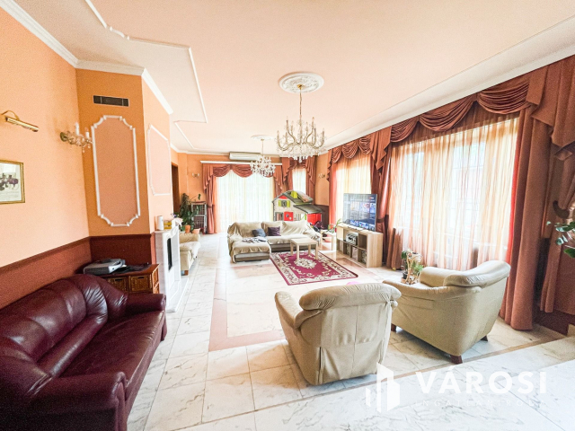 Eladó Kastély Siófokon!