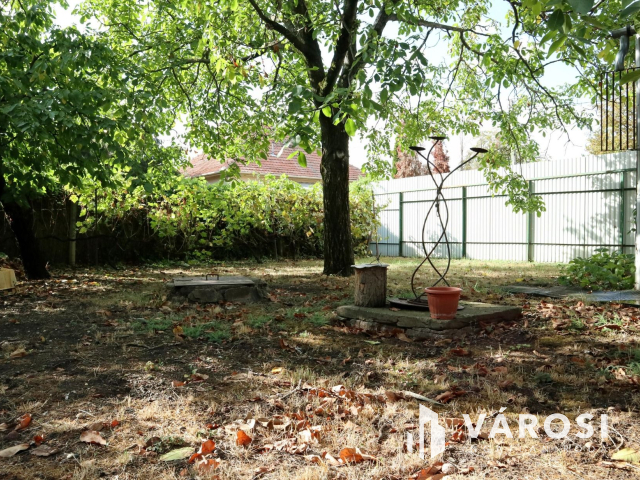 Vendéglátó vagy lakóhelyiség a Vár közelében