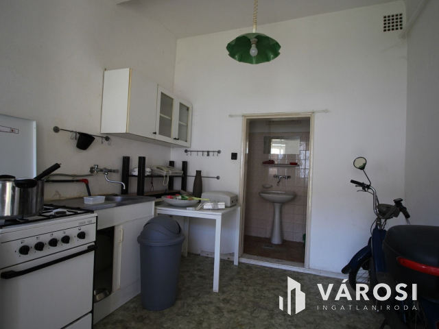 Békéscsaba belvárosában polgári családi ház eladó