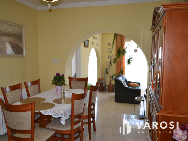 Baltonfüzfőn 700 m-re a Balaton parttól családi ház eladó!