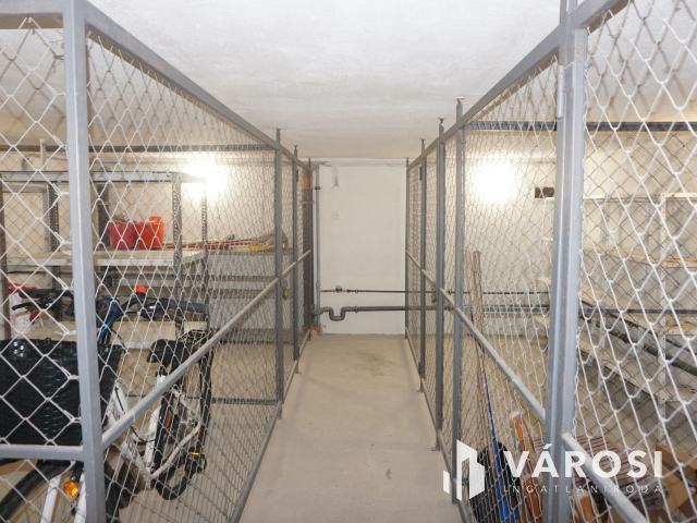 A város szívében 4 db tároló eladó