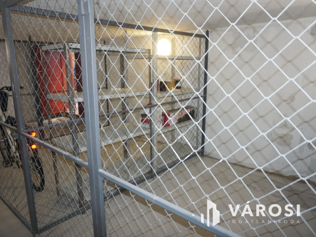 A város szívében 4 db tároló eladó