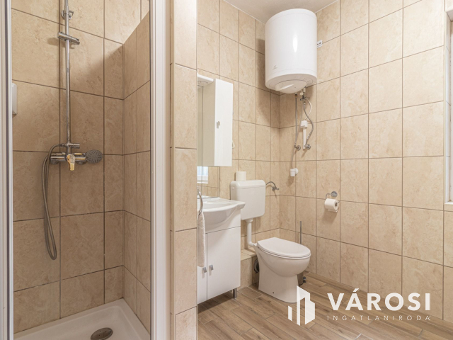 Zalakaroson 7 lakrészes apartmanház étteremmel együtt eladó!