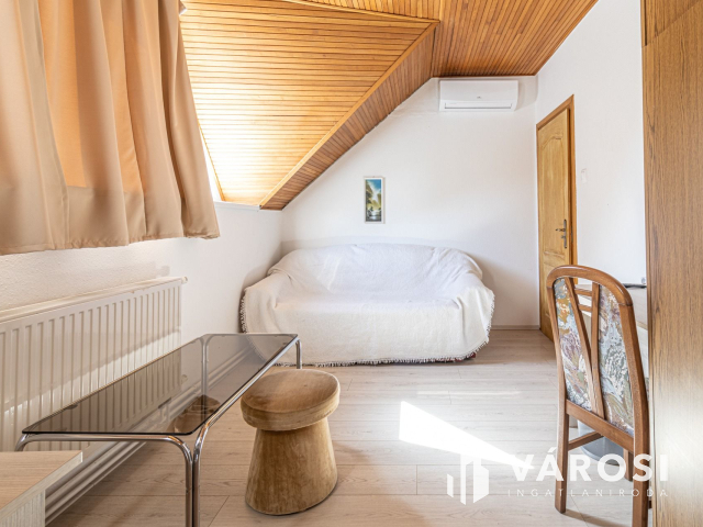 Zalakaroson 7 lakrészes apartmanház étteremmel együtt eladó!