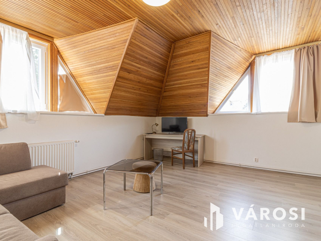 Zalakaroson 7 lakrészes apartmanház étteremmel együtt eladó!