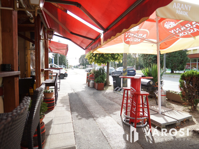 Bejáratott vendéglátóegység, felszereléssel együtt eladó!