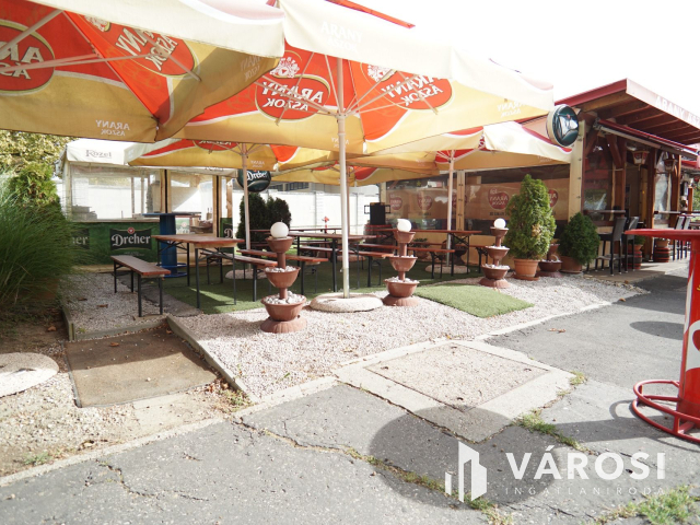 Bejáratott vendéglátóegység, felszereléssel együtt eladó!