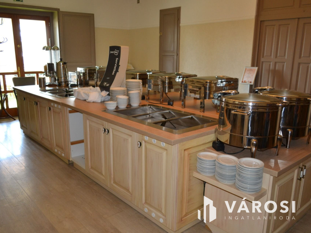 Balatonnál, étterem, hotel, wellness és rendezvényközpont !