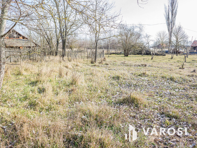 Tanya az Őszeszéki tó partján  M5-ös autópályától 2 percre