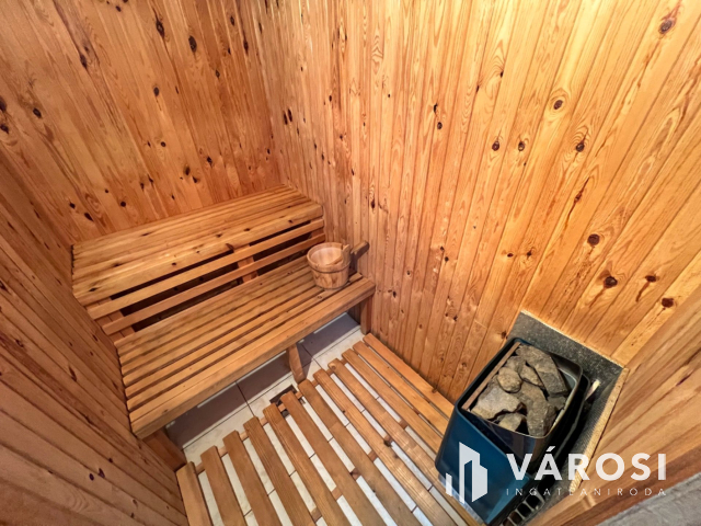 Baglyasalja elején, újszerű családi ház eladó!