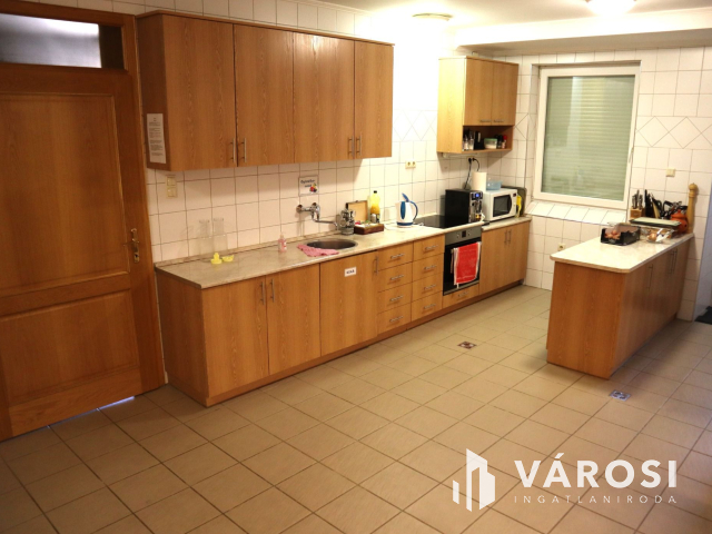 7 apartmanos üdülőház a Balaton partján