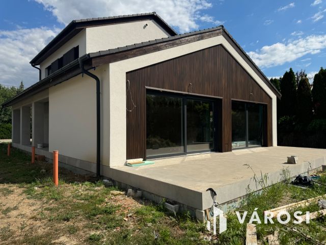 Minden igényt kielégítő újépítésű családi ház 2