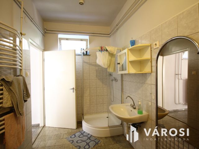 Kisteleken, központi üzlethelyiséget kínálok