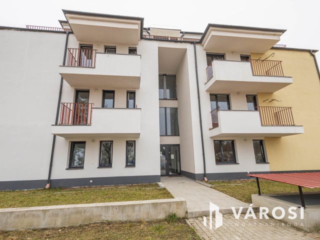 PENTHOUSE BUDAI PANORÁMÁVAL A PÉTERHEGYI LAKÓPARKBAN! C-T-1