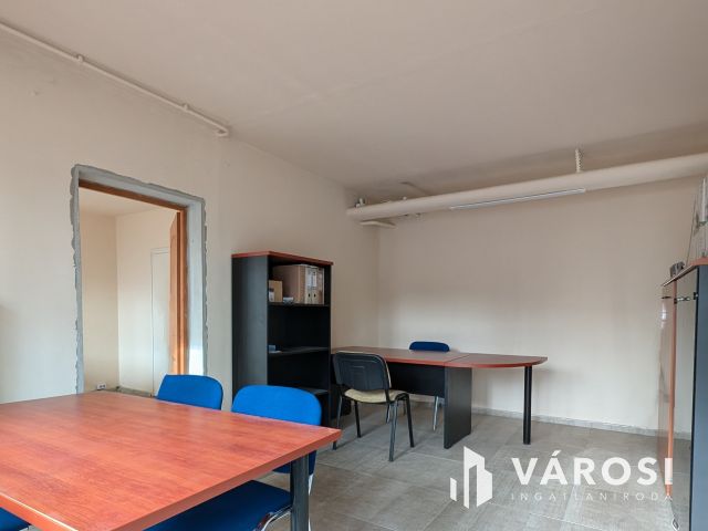 Belvárosi iroda, üzlethelyiség eladó Békéscsabán!