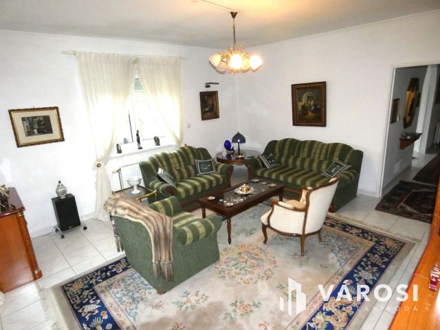 Nagy ház most még jó áron eladó a Balatonhoz közel