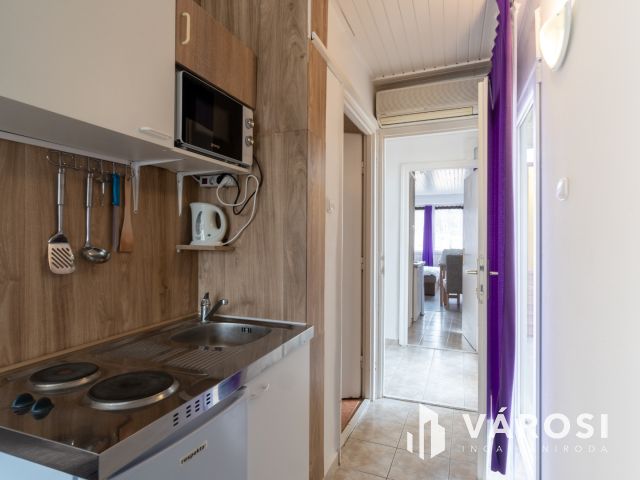 Panorámás nyaraló karnyújtásnyira az Aranyparttól