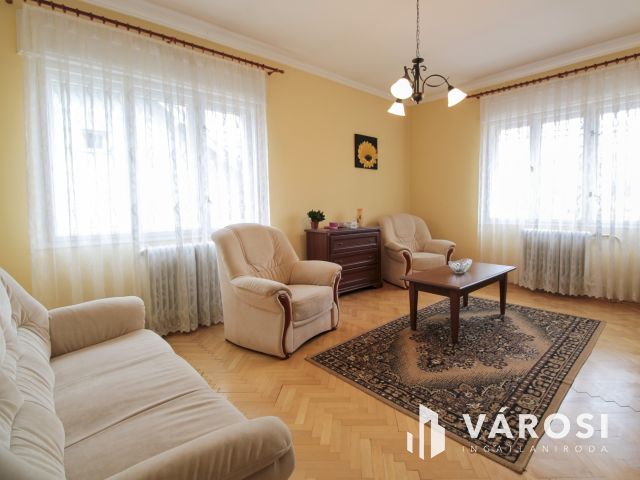 Kényelmes és praktikus: két szintes családi ház eladó