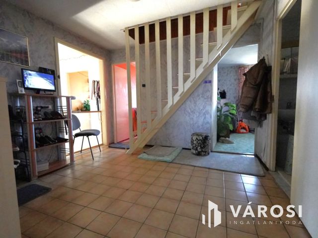 Telephely ár alatt Esztergomban!