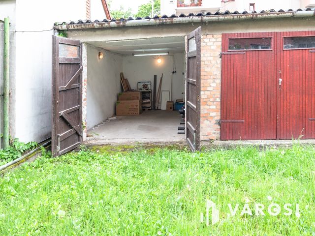 Társasházi garázs Alsóvároson