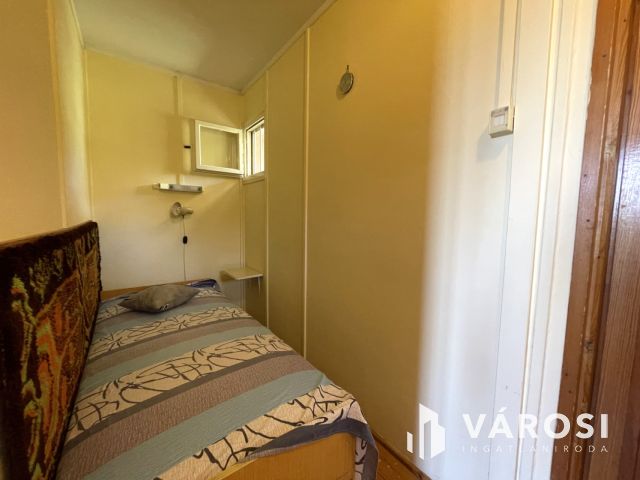 Természetközeli  kis ház nagy kerttel, horgásztó közelében