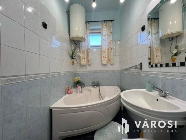 Kétgenerációs, külön bejáratú hangulatos otthon