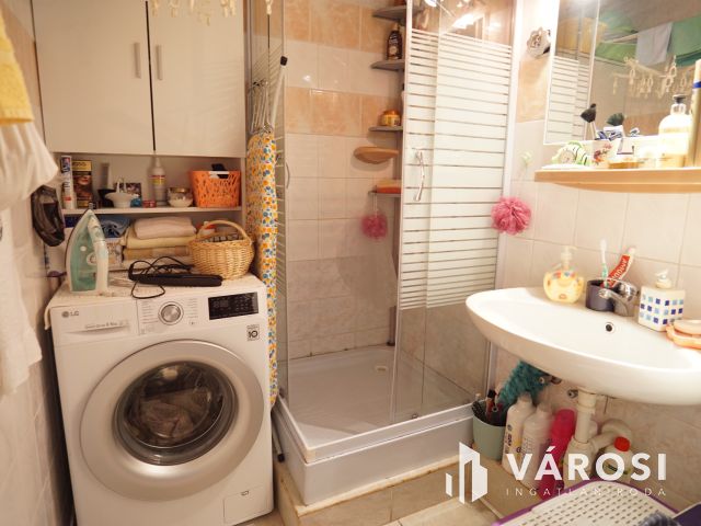 Marcali belvárosában, de még is csendes utcában eladó lakás!