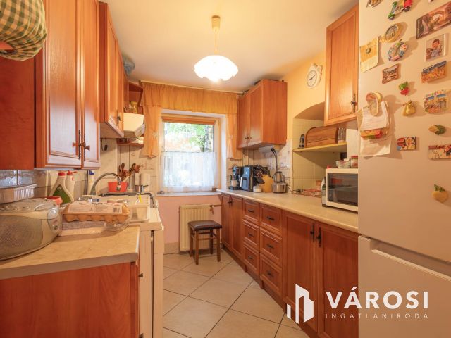 Nagy ház több garázzsal, még több lehetőséggel!