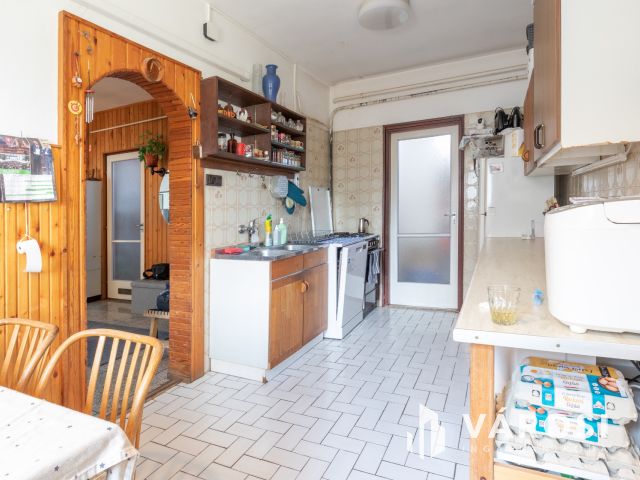 Kétgenerációs 6 szobás családi ház Szőregen