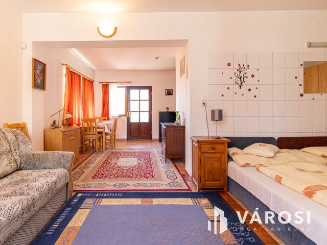 Eladó panzió saját parkolóval, nagy kerttel Bogácson!