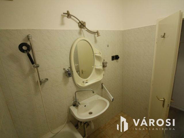 Rózsa utcában eladó lakás