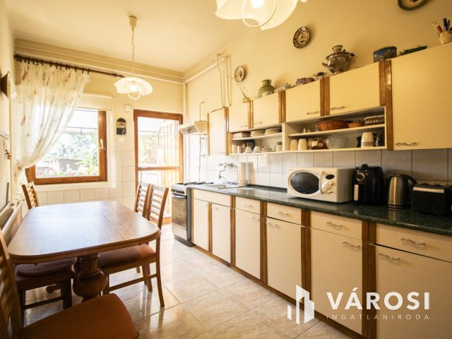 Otthon és vállalkozás a fürdő mellett-Füzesgyarmat