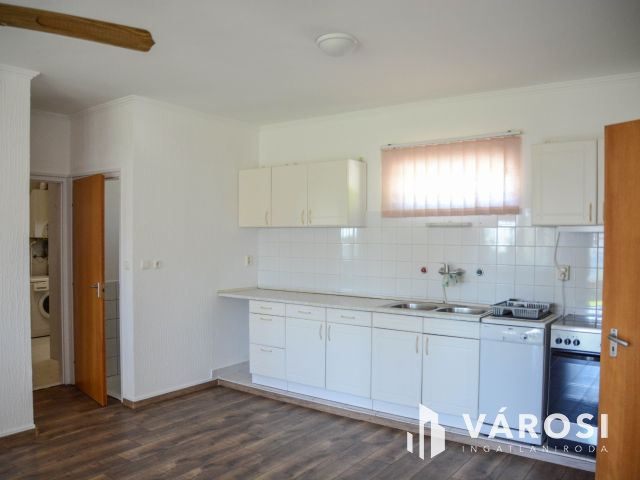 Balatonhoz közeli dupla lakás, dupla garázzsal