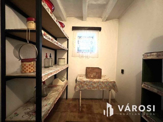 Tótkomlós belvárosában 3 szobás, jó elrendezésű ház eladó