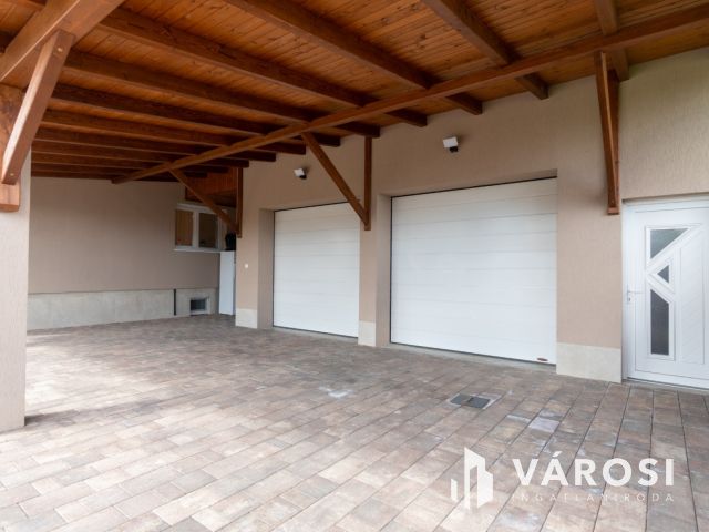 Exkluzív családi ház Tiszaföldvár szívében