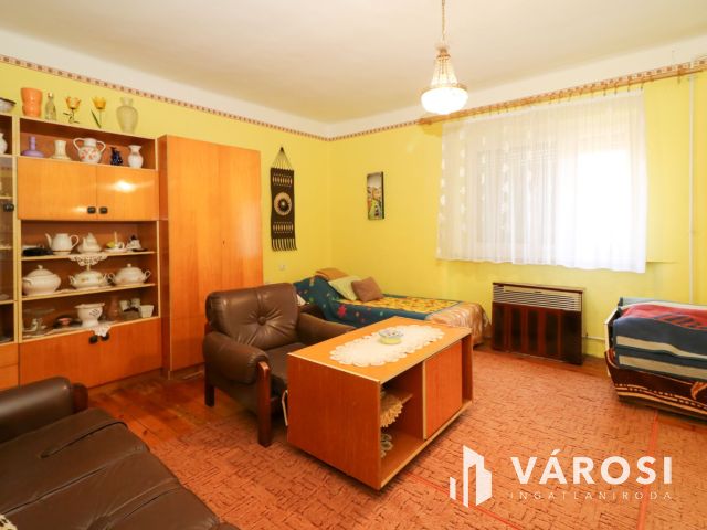 Eladó 3 szobás családi ház Újkígyóson, rendezett kerttel