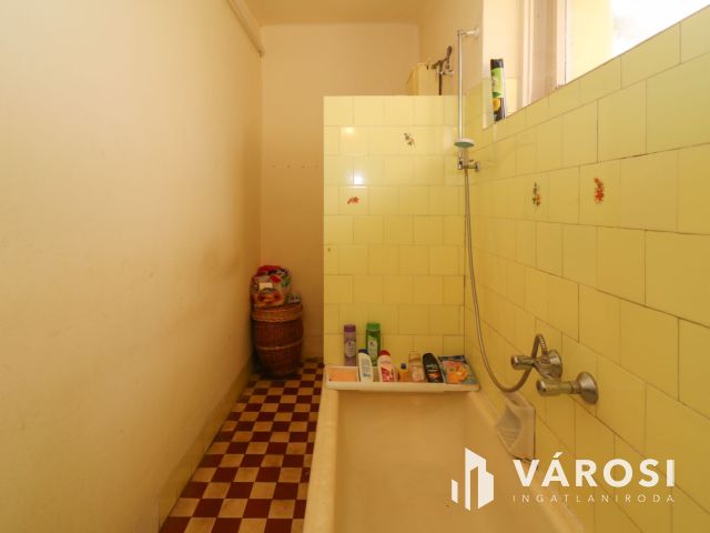 Eladó 3 szobás családi ház Újkígyóson, rendezett kerttel