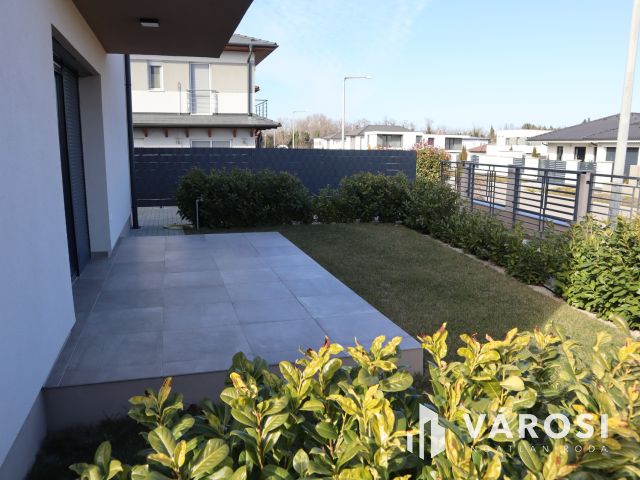 2 lakásos kiváló ikerfél Siófok-Sóstón eladó