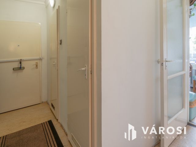 Mindenhez közel Újrókuson