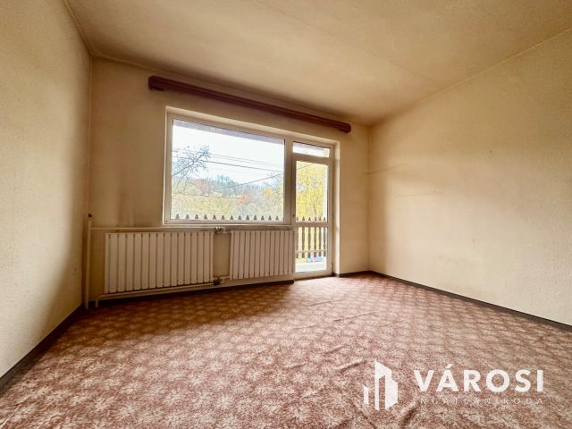 Rózsafa úton felújítandó családi ház eladó!