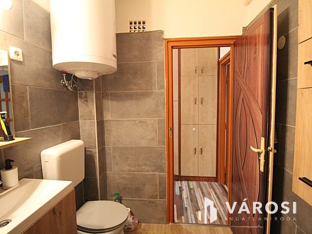 Igényesen felújított lakás a városközpont felett
