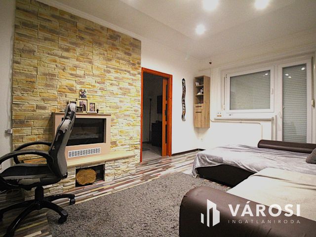 Igényesen felújított lakás a városközpont felett