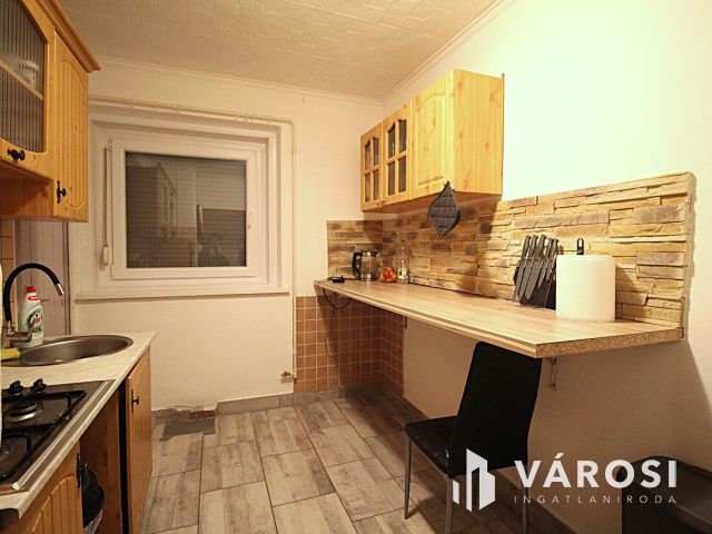 Igényesen felújított lakás a városközpont felett