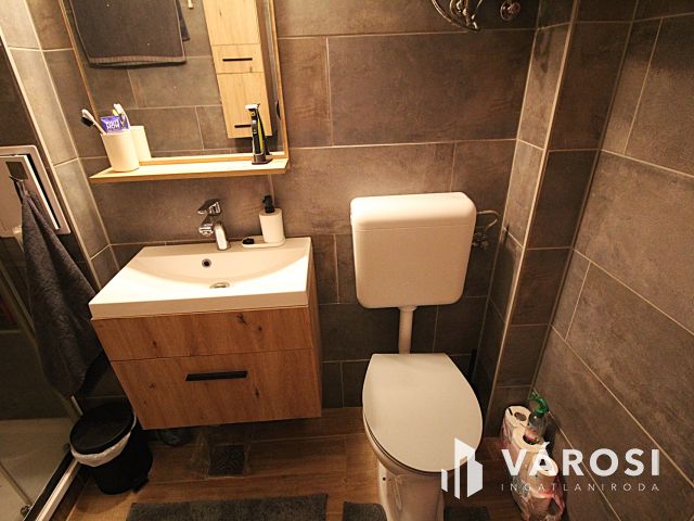 Igényesen felújított lakás a városközpont felett