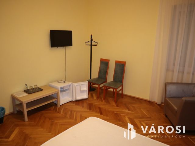 10 lakóegységes üdülőház Siófok Ezüstpartján eladó