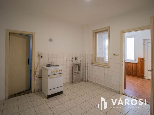 Lehetőségekkel teli ház Eladó Győrladaméron ideális telekkel