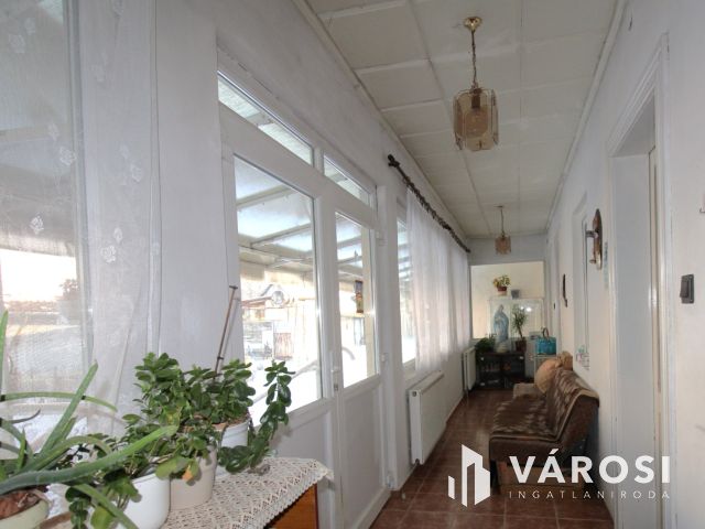 Vállalkozásra alkalmas családi ház Enyingen