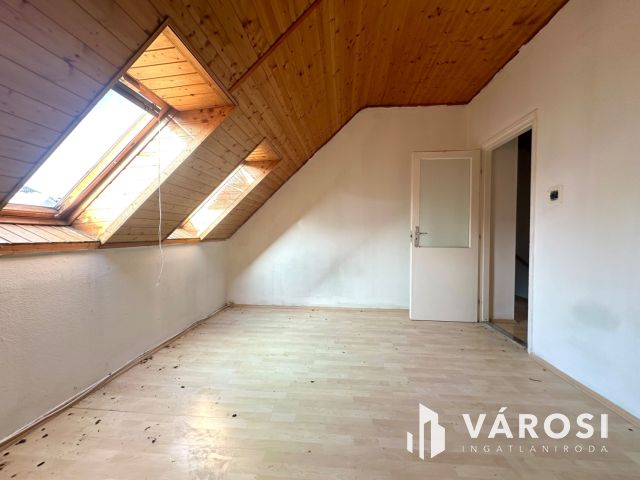 Frigyes krt.-on felújítandó ikerház eladó!