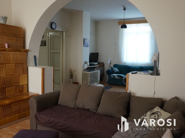 Impozáns lakás kertrésszel kiváló helyen Vásárhelyen