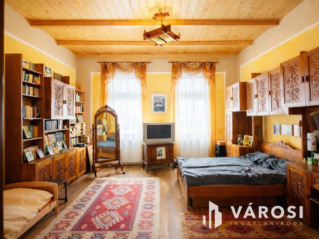 Nagyvonalú terek, polgári hangulat Békéscsaba belvárosában